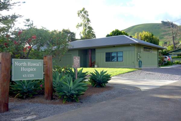 North Hawaii Hospice building and sign at front entrance